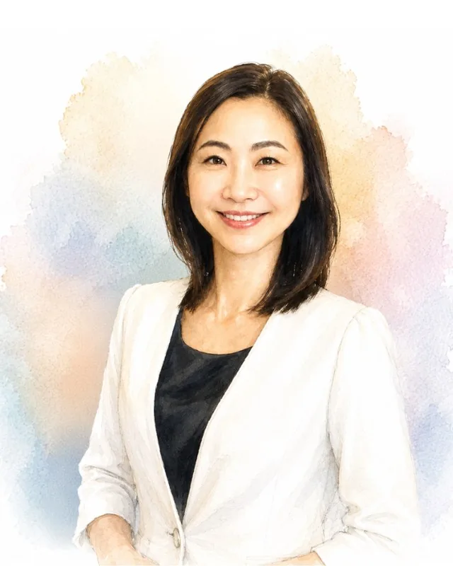 中村さおりさんの水彩イラスト。あご下の長さの髪で、白いジャケットで微笑む女性
