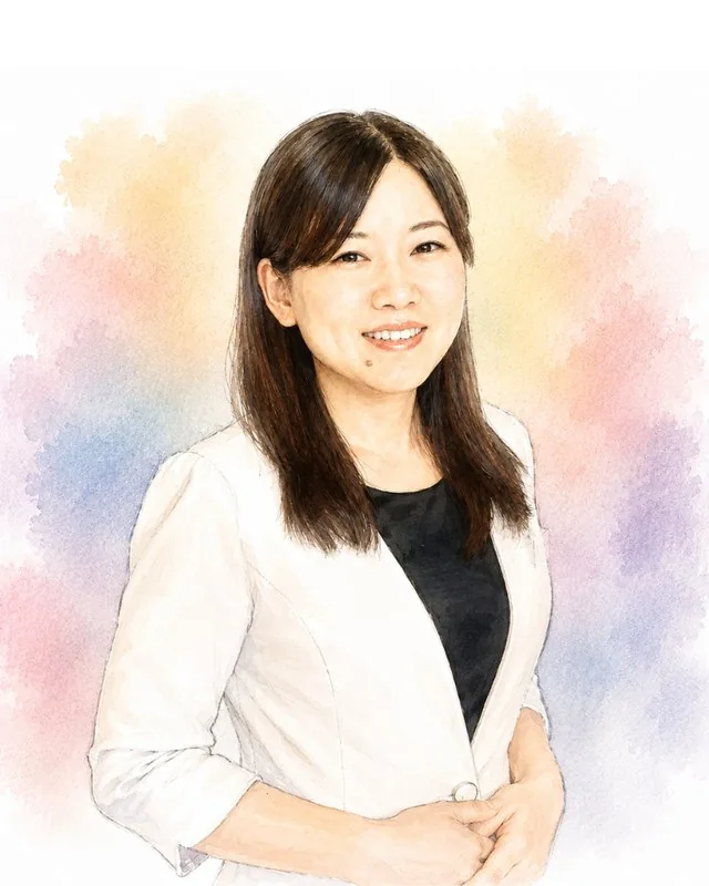 宇佐美千里さんの水彩イラスト。長い髪を下ろし、白いジャケットで微笑む女性